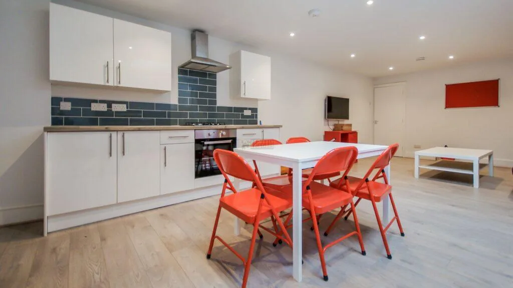5 bedroom terraced house for rent