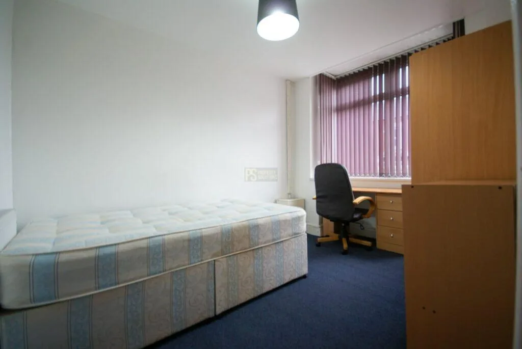 6 bedroom terraced house for rent