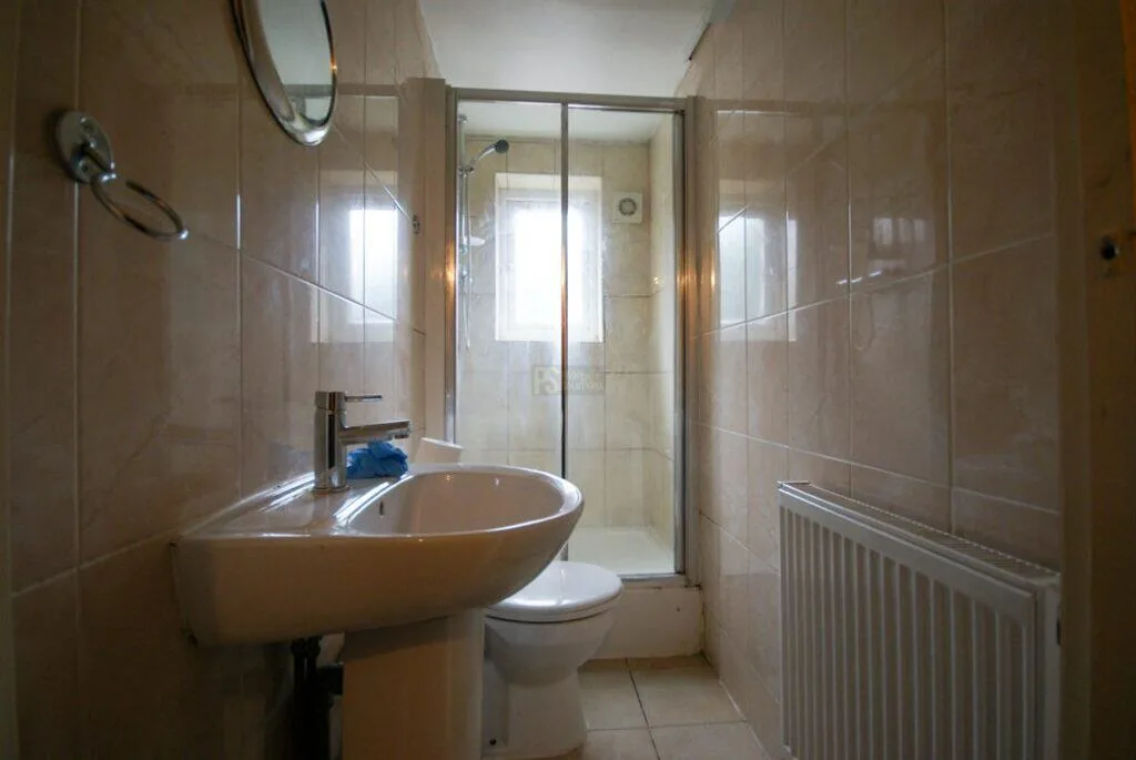 6 bedroom terraced house for rent
