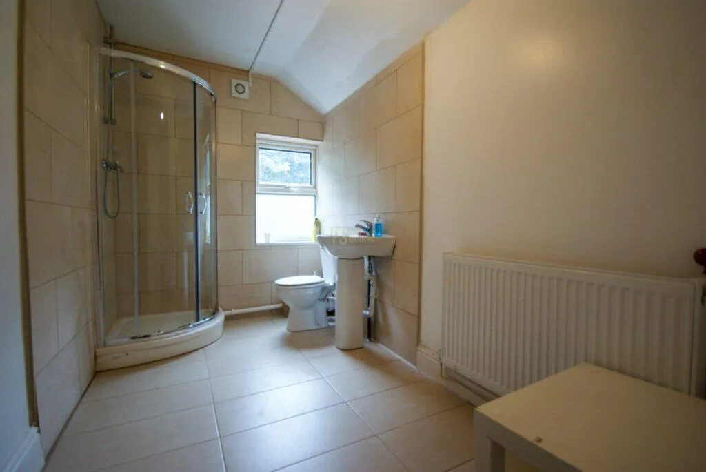 6 bedroom terraced house for rent