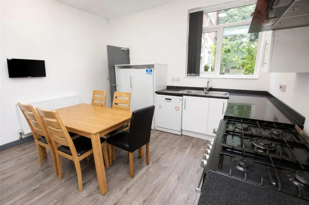 5 bedroom house for rent