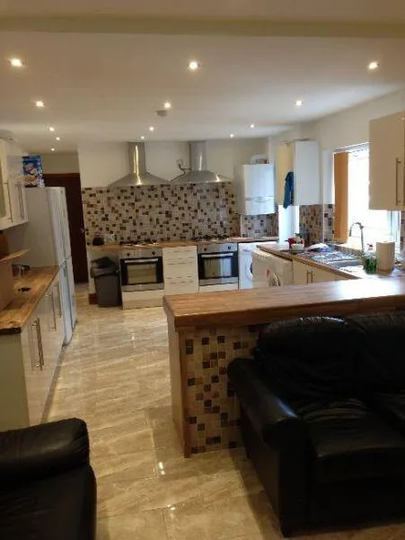 9 bedroom terraced house for rent