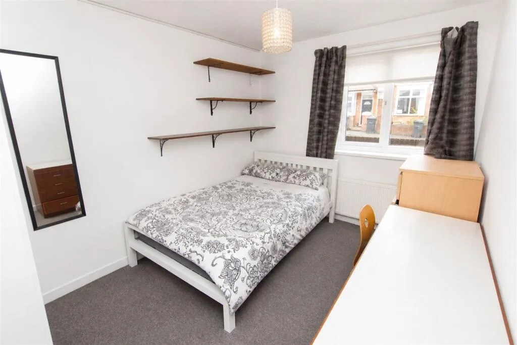 5 bedroom house for rent