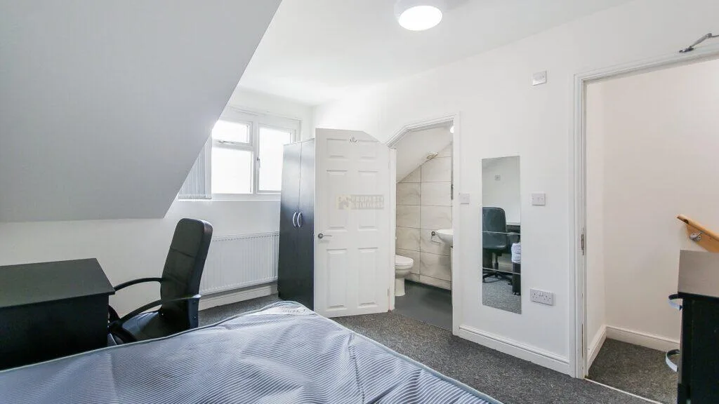 6 bedroom terraced house for rent