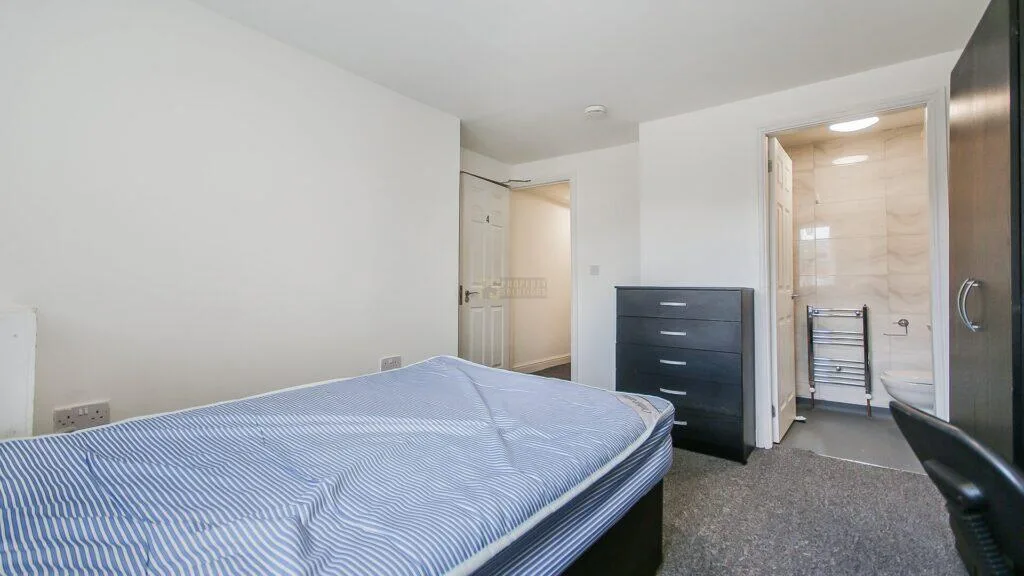 6 bedroom terraced house for rent