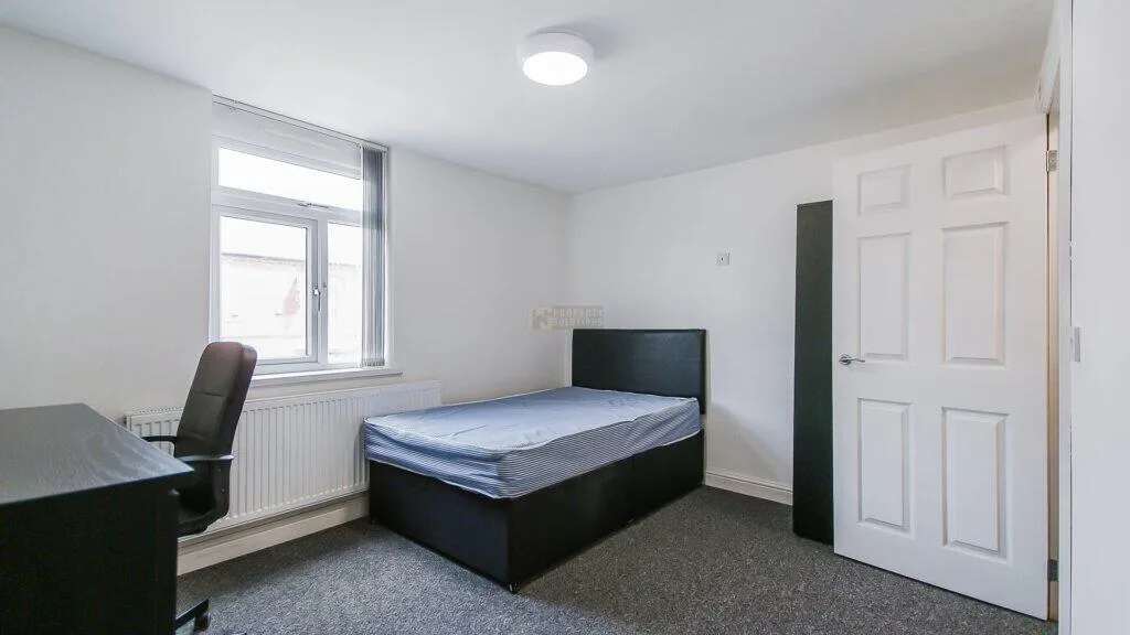 6 bedroom terraced house for rent