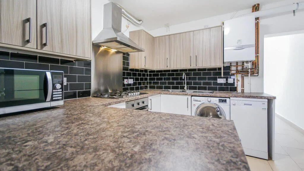6 bedroom terraced house for rent