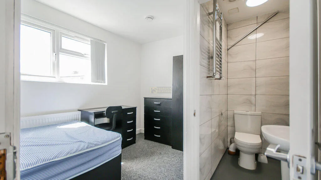 6 bedroom terraced house for rent