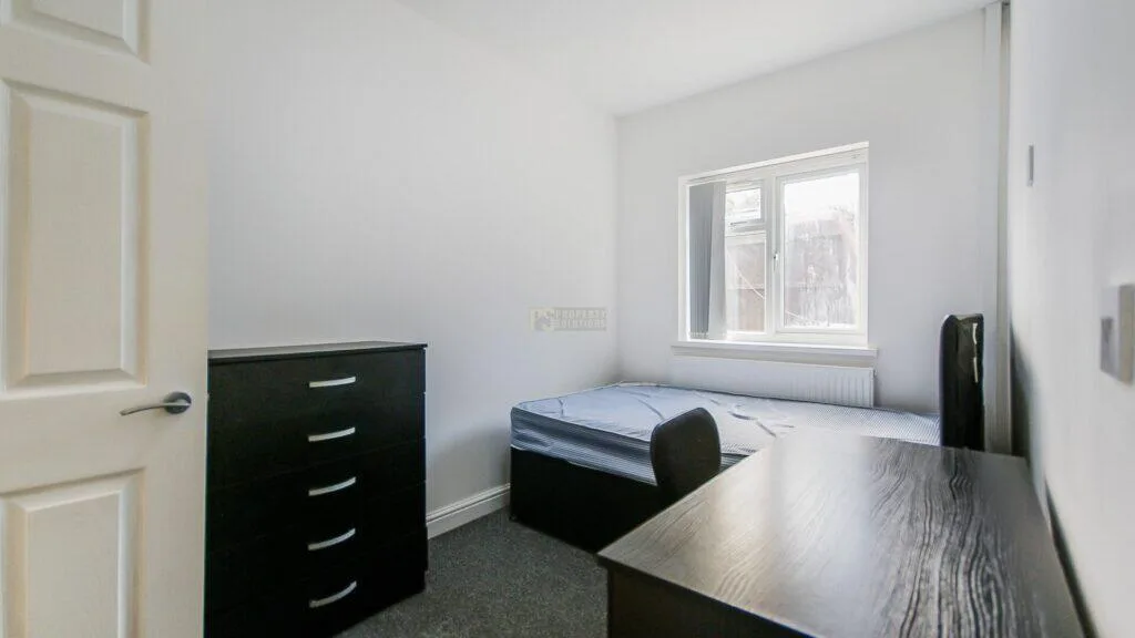 6 bedroom terraced house for rent