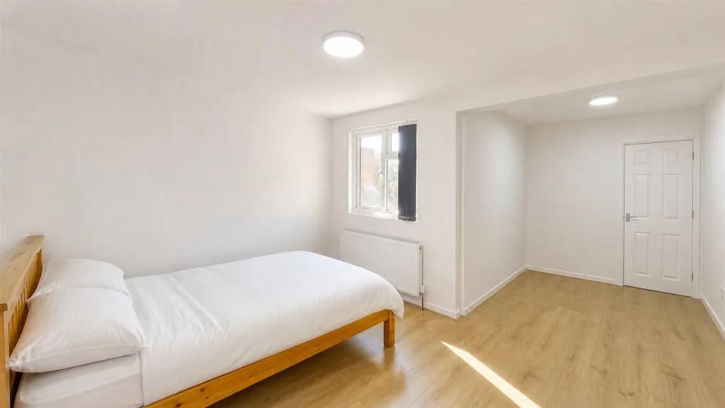 6 bedroom house for rent