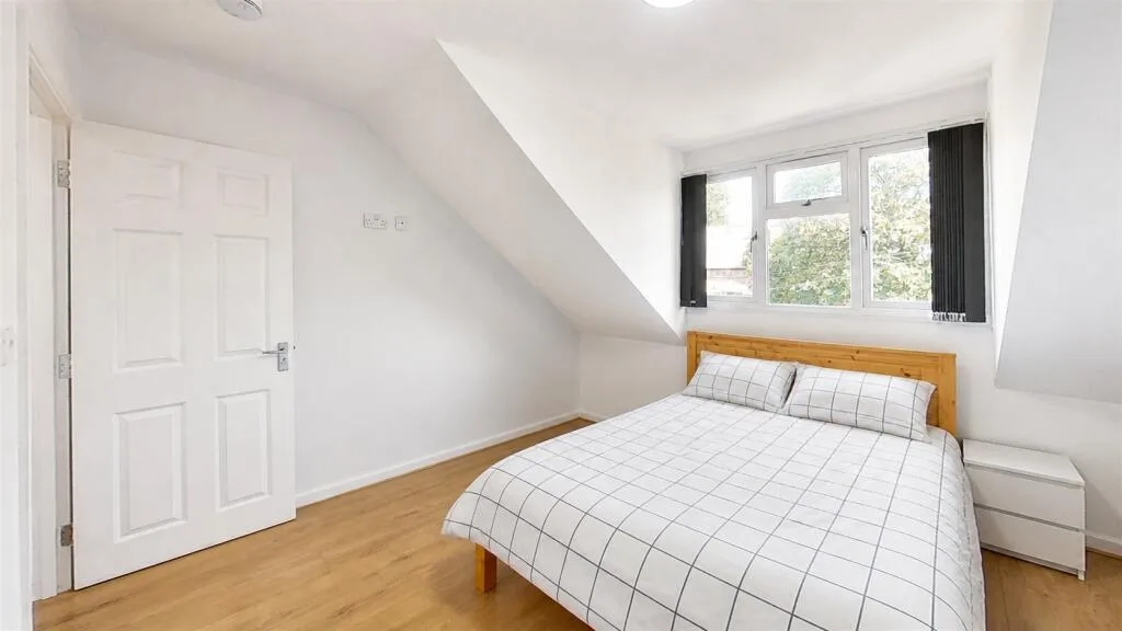 6 bedroom house for rent