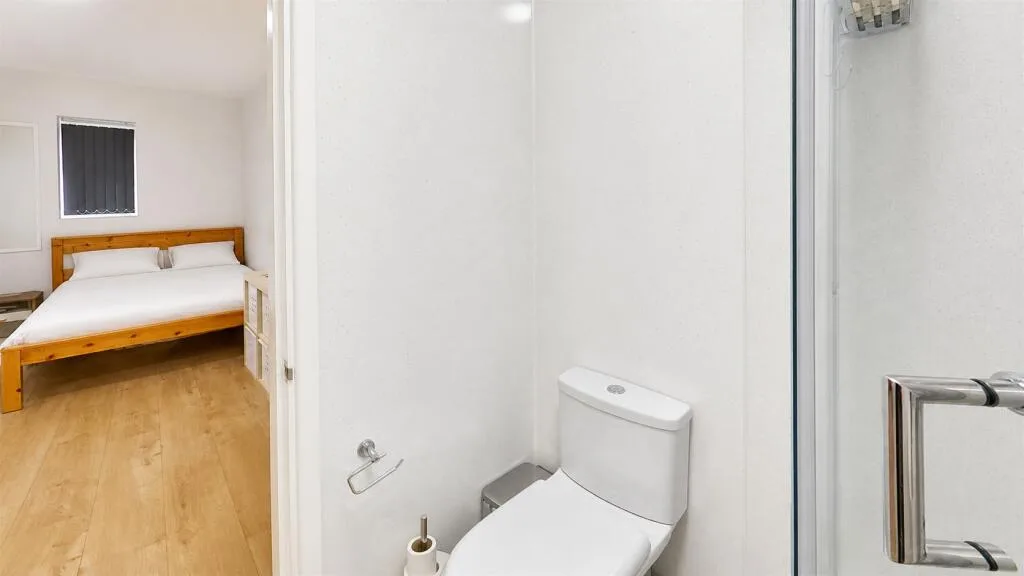 6 bedroom house for rent