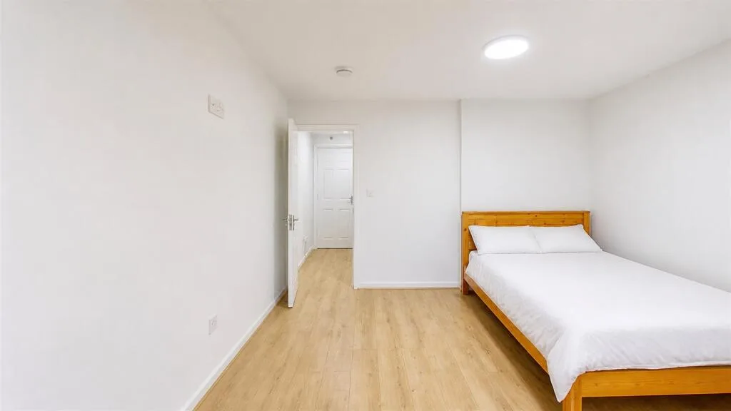6 bedroom house for rent