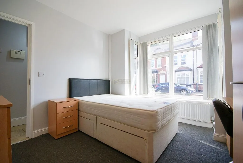 7 bedroom terraced house for rent