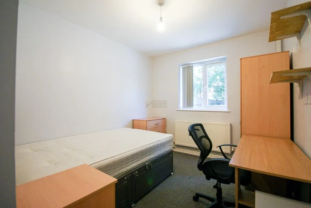 7 bedroom terraced house for rent