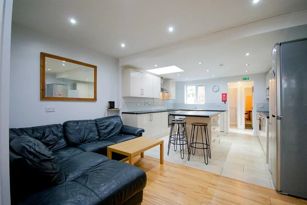 7 bedroom terraced house for rent