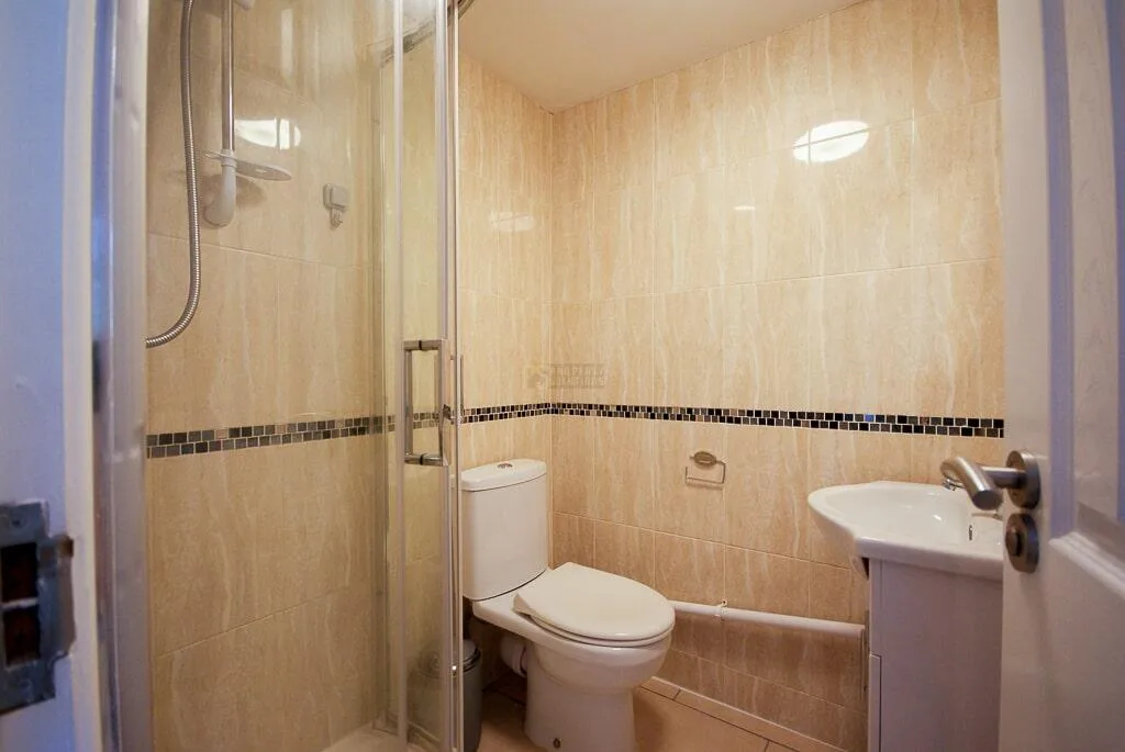 7 bedroom terraced house for rent