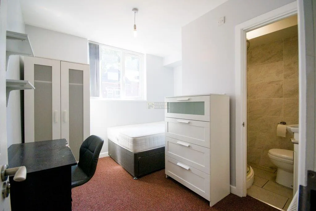 7 bedroom terraced house for rent