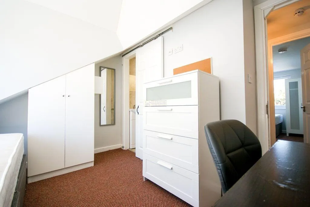 7 bedroom terraced house for rent