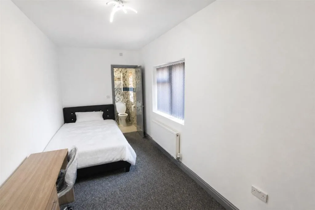 6 bedroom house for rent