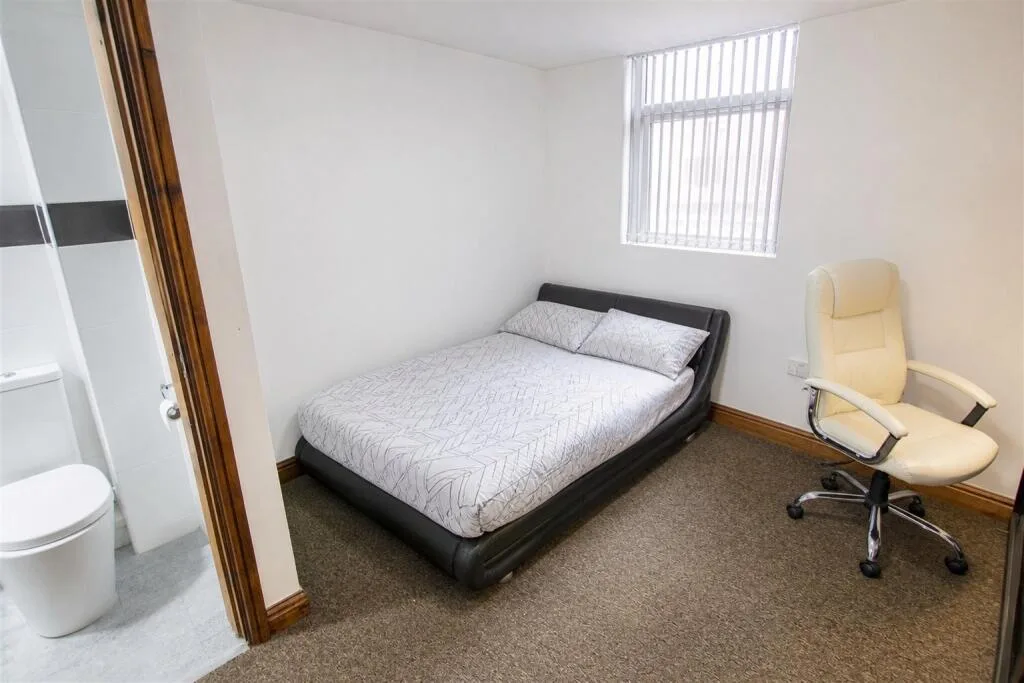 6 bedroom house for rent