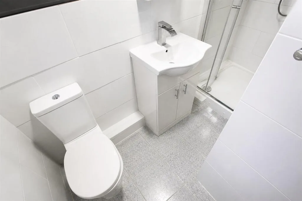 6 bedroom house for rent