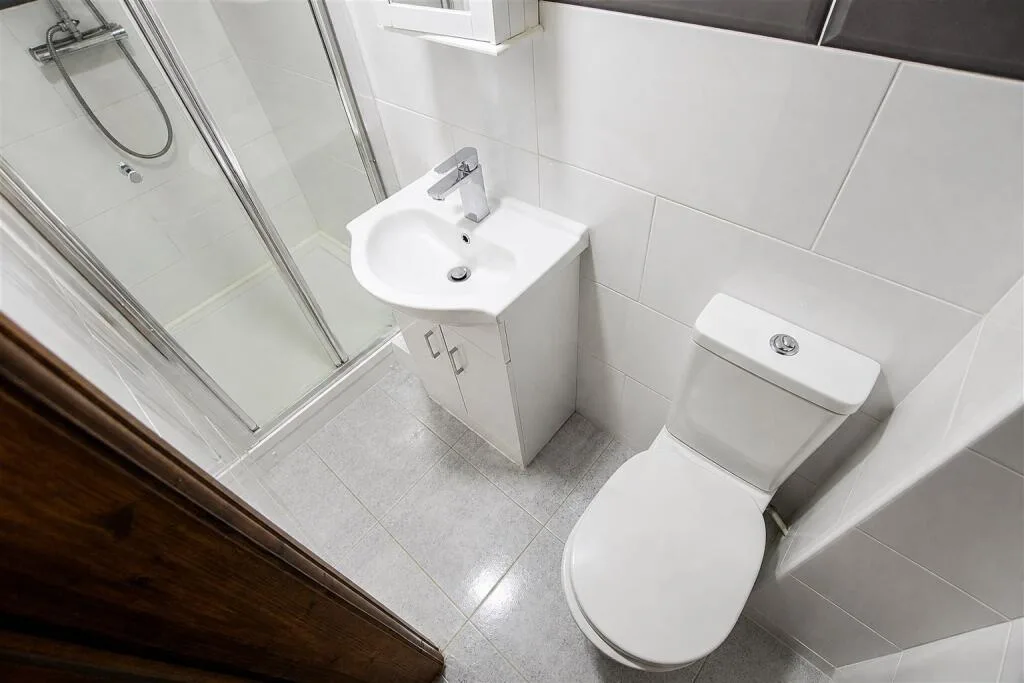 6 bedroom house for rent