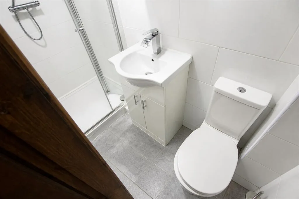 6 bedroom house for rent