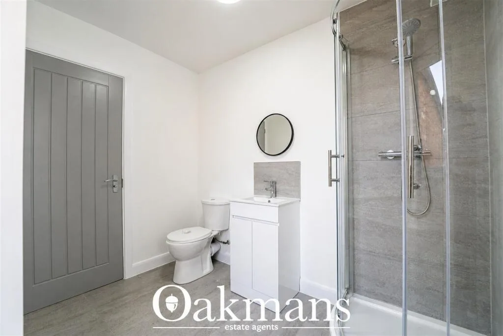 6 bedroom end of terrace house for rent