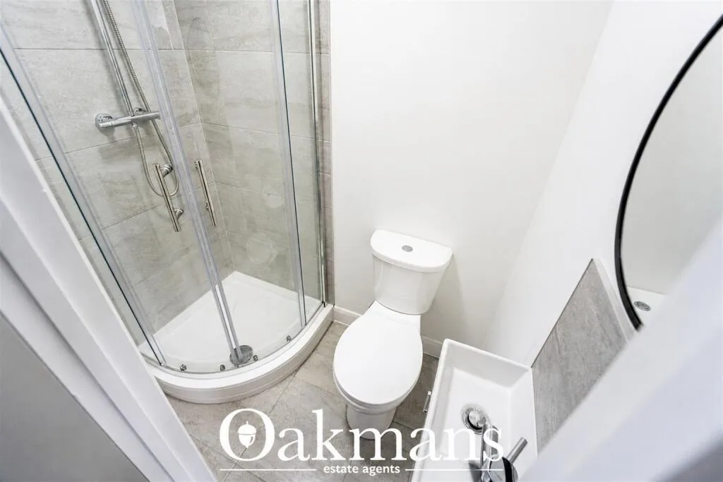 6 bedroom end of terrace house for rent