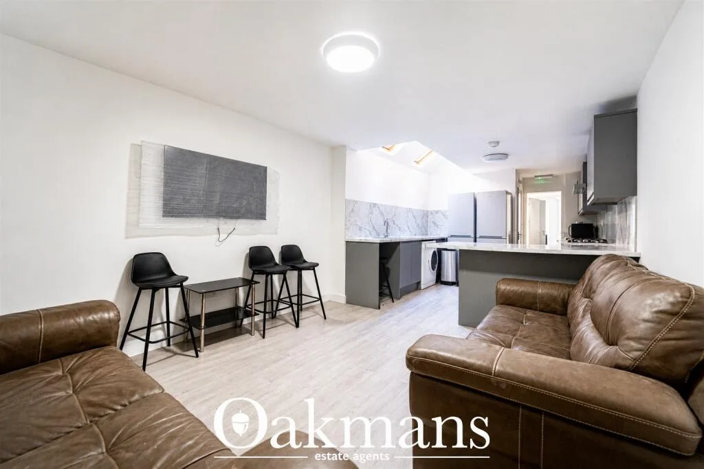 6 bedroom end of terrace house for rent