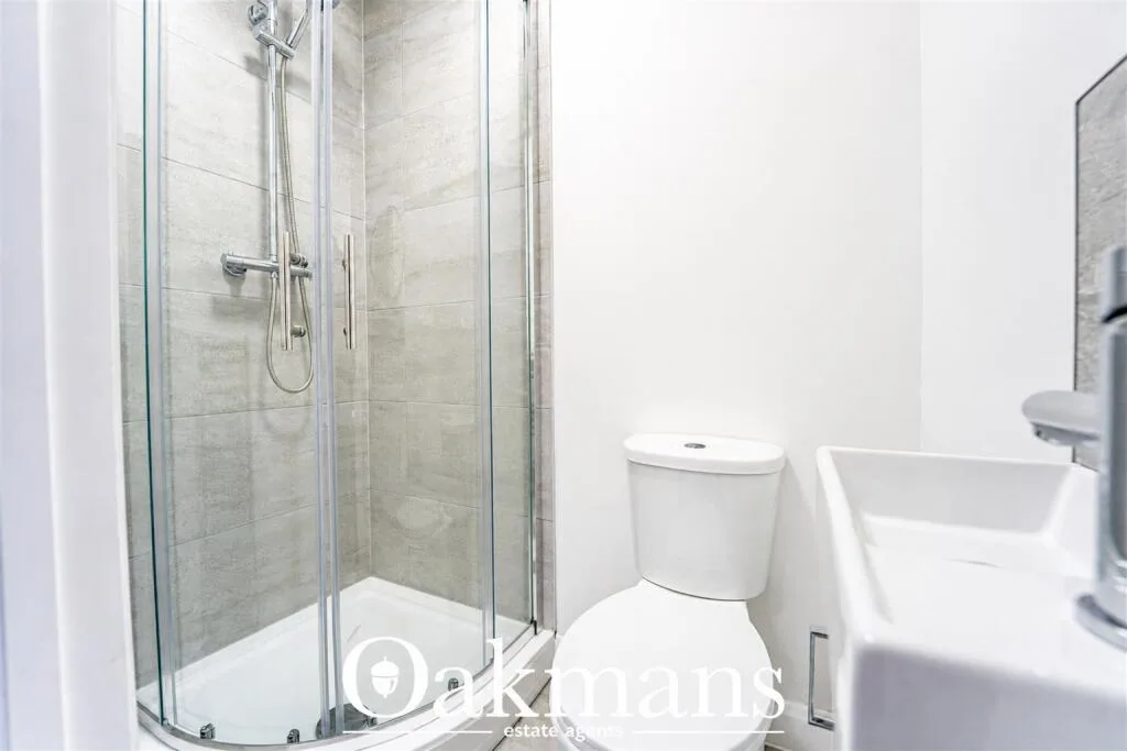 6 bedroom end of terrace house for rent