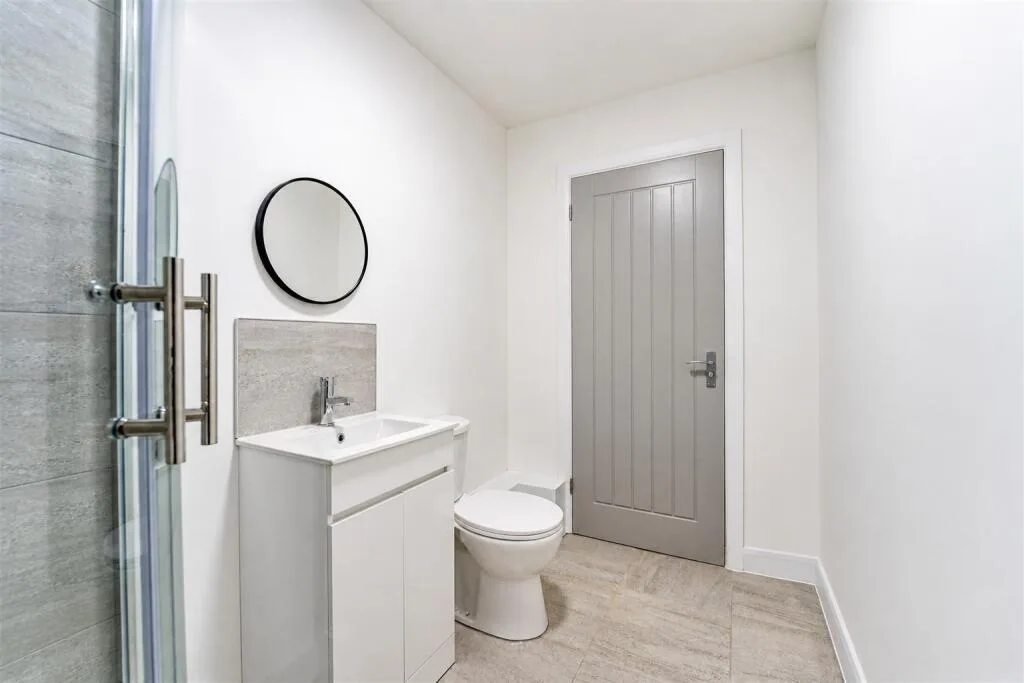 6 bedroom end of terrace house for rent