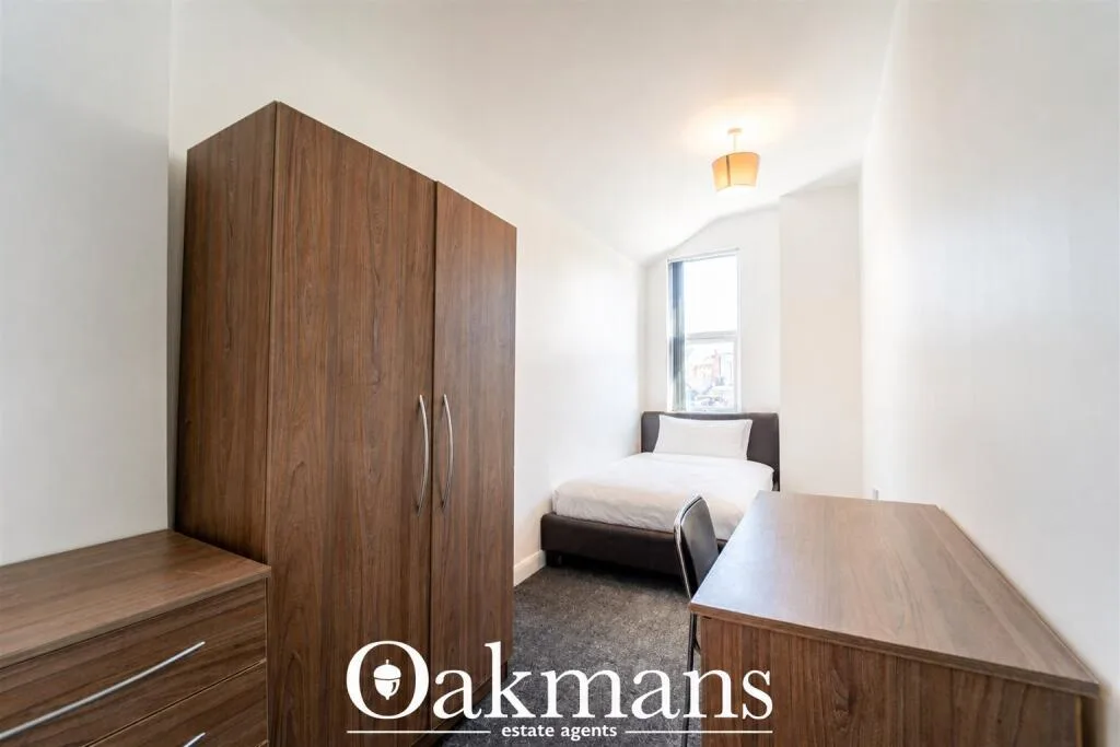 6 bedroom end of terrace house for rent