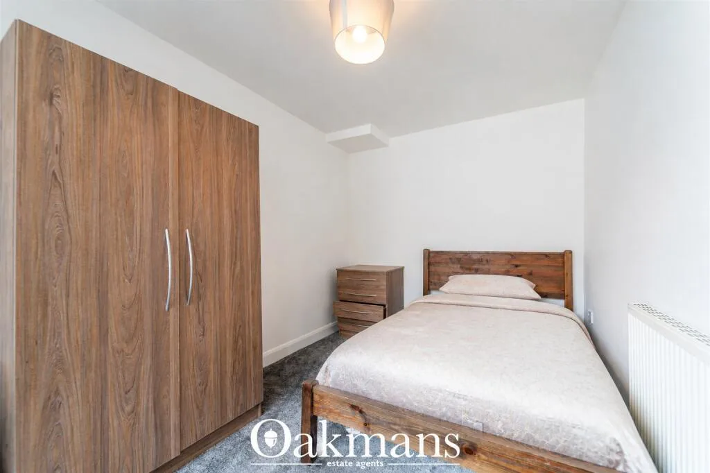 6 bedroom end of terrace house for rent
