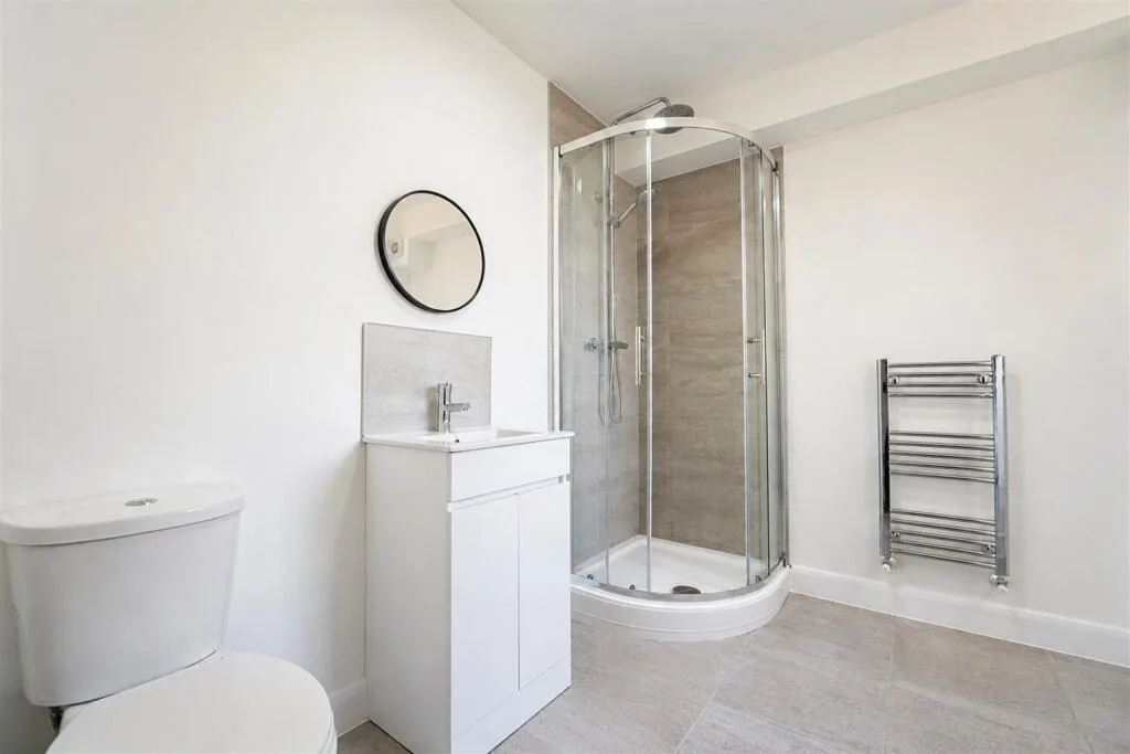 6 bedroom end of terrace house for rent