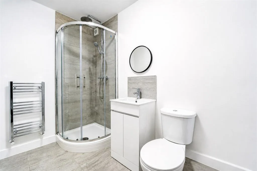 6 bedroom end of terrace house for rent