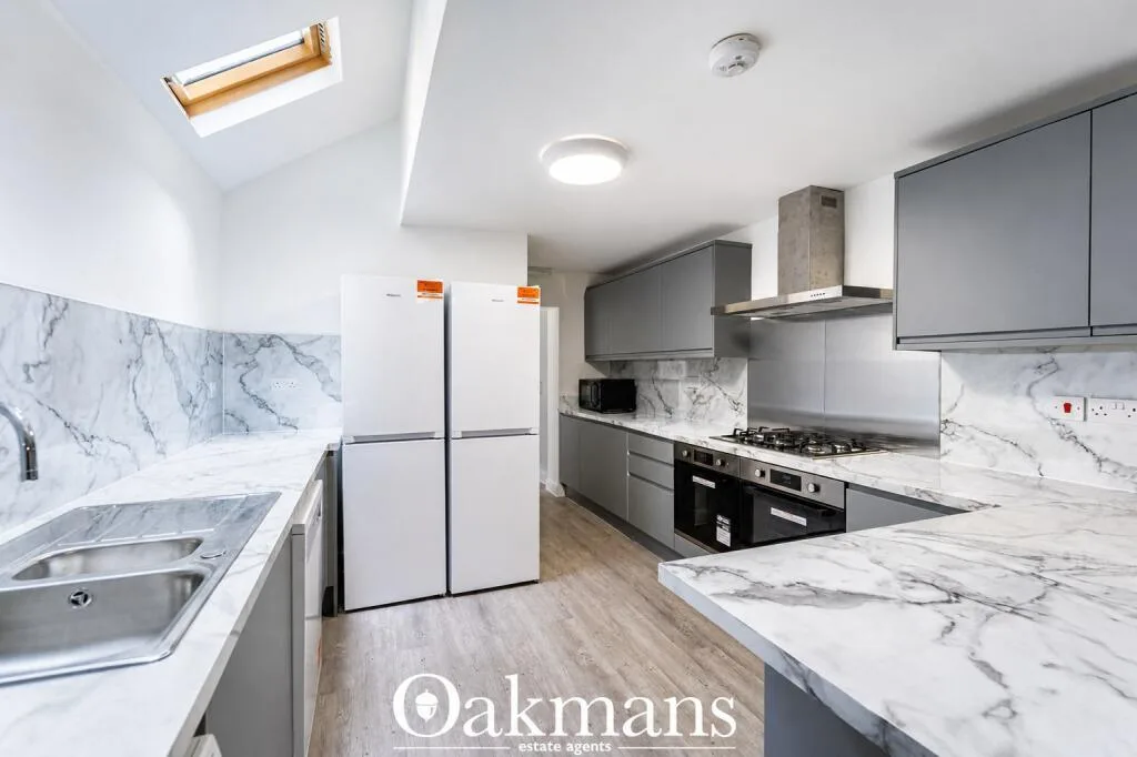 6 bedroom end of terrace house for rent