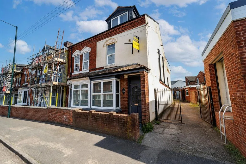 6 bedroom end of terrace house for rent