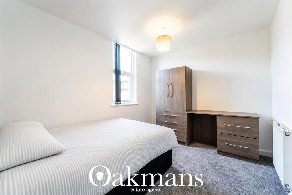6 bedroom end of terrace house for rent