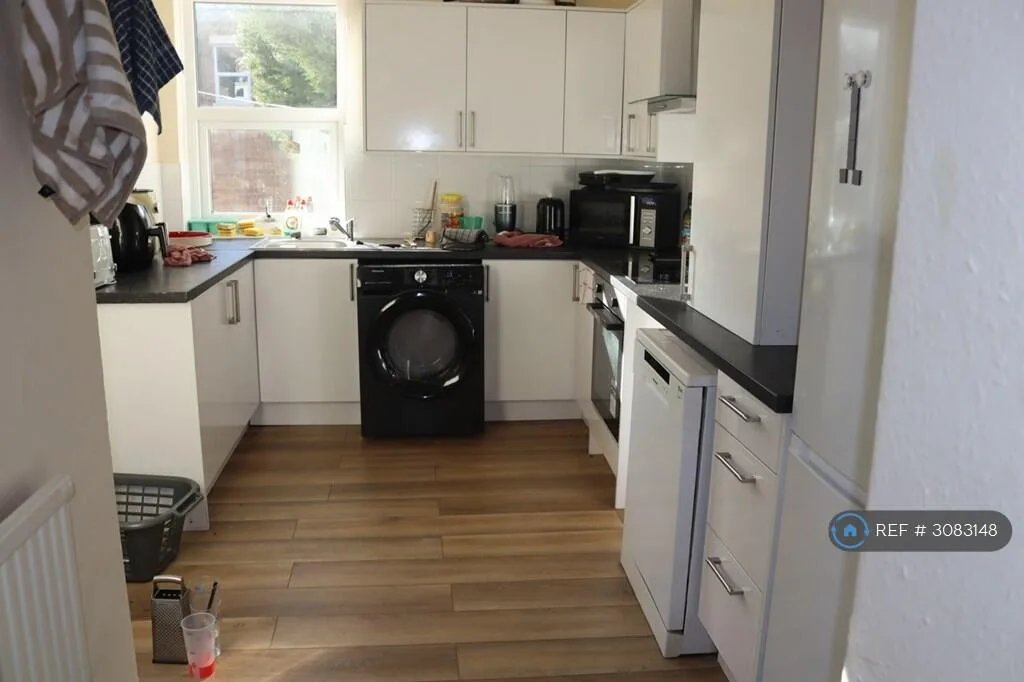 6 bedroom terraced house for rent