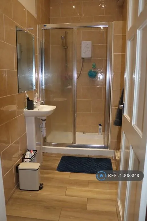 6 bedroom terraced house for rent