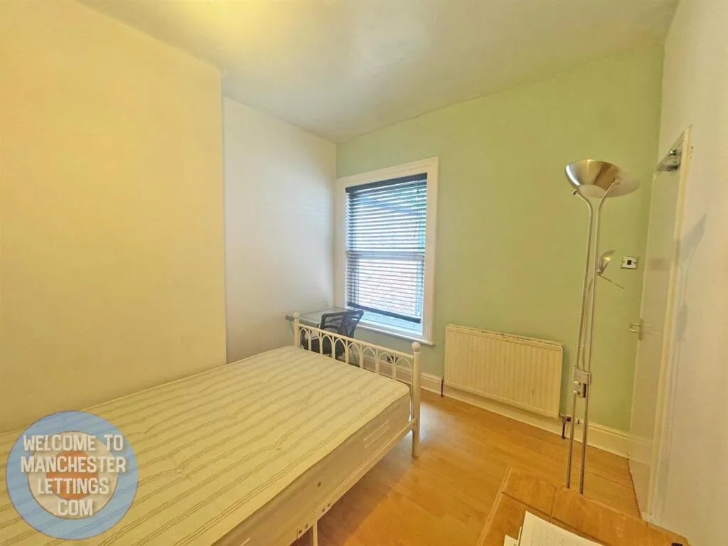 5 bedroom terraced house for rent
