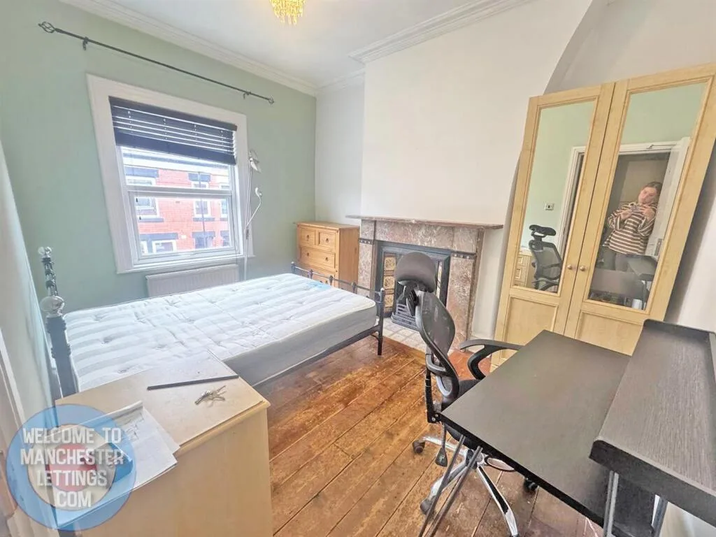 5 bedroom terraced house for rent