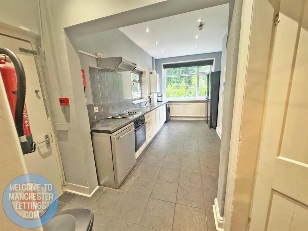 5 bedroom terraced house for rent