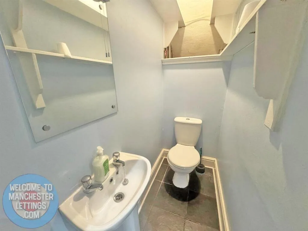 5 bedroom terraced house for rent
