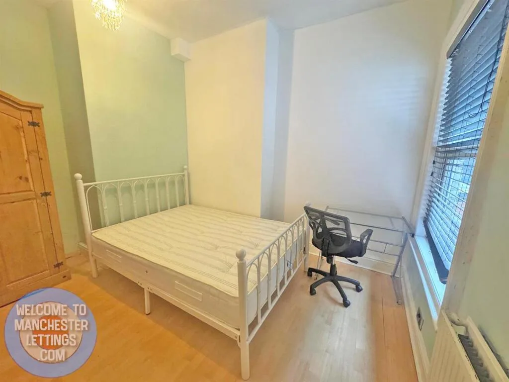 5 bedroom terraced house for rent