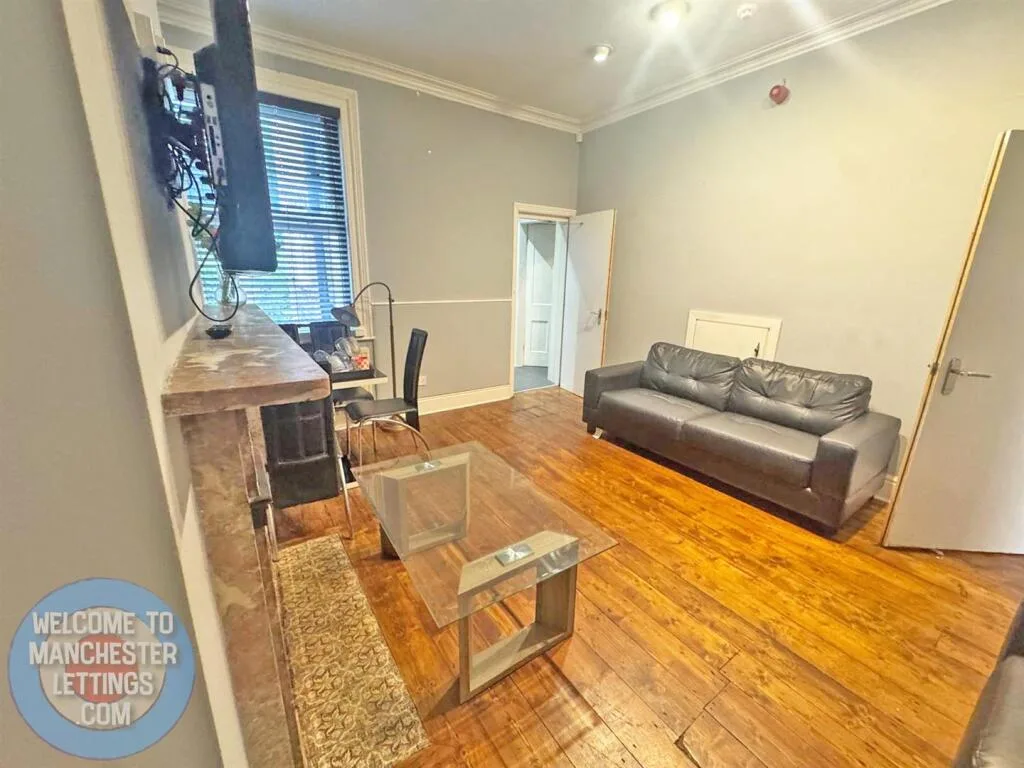 5 bedroom terraced house for rent