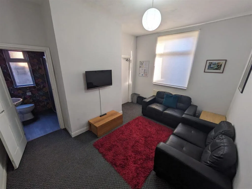 5 bedroom house for rent