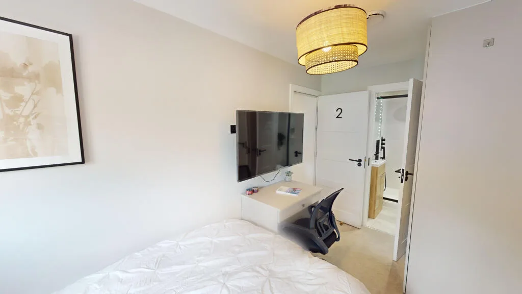 6 bedroom house for rent